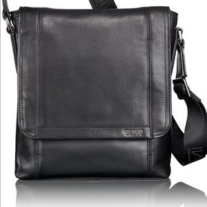 TUMI leather messenger bag like new condition